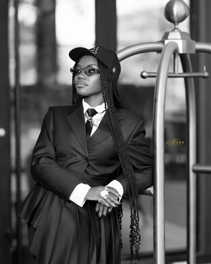Afro-pop artist Emmie Deebo has become the centre of attention following reports indicating that she may have finally parted ways with Akometsi Entertainment.